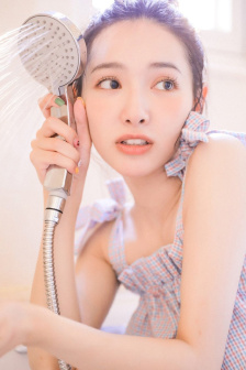 女人两腿张开图片